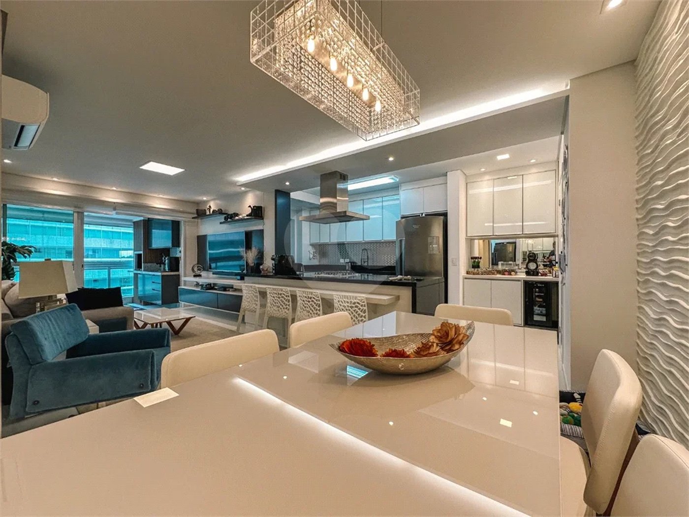 Apartamento à venda com 3 quartos, sendo 2 suítes,  em Riviera de São Lourenço, Bertioga, SP