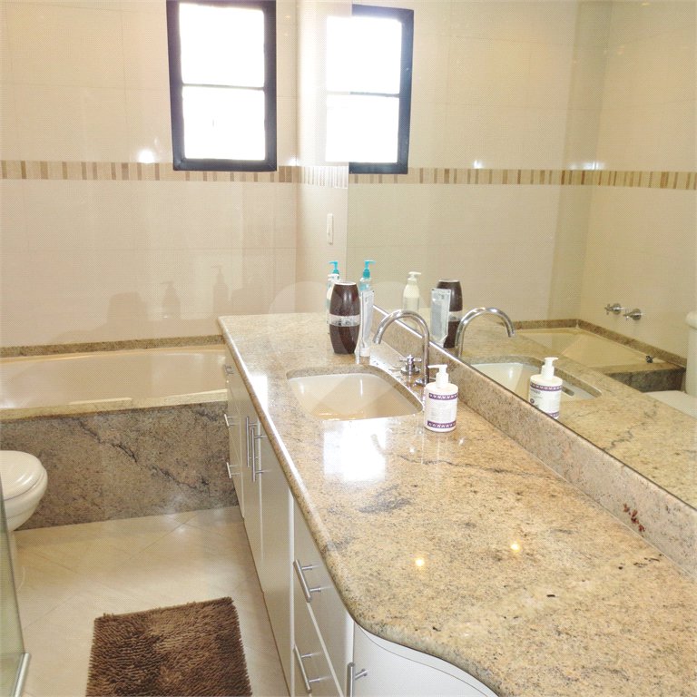 Oportunidade na Saúde - Apto Reformado c/188m2 - 3 Suítes/3 Vagas - 300 m. do metrô