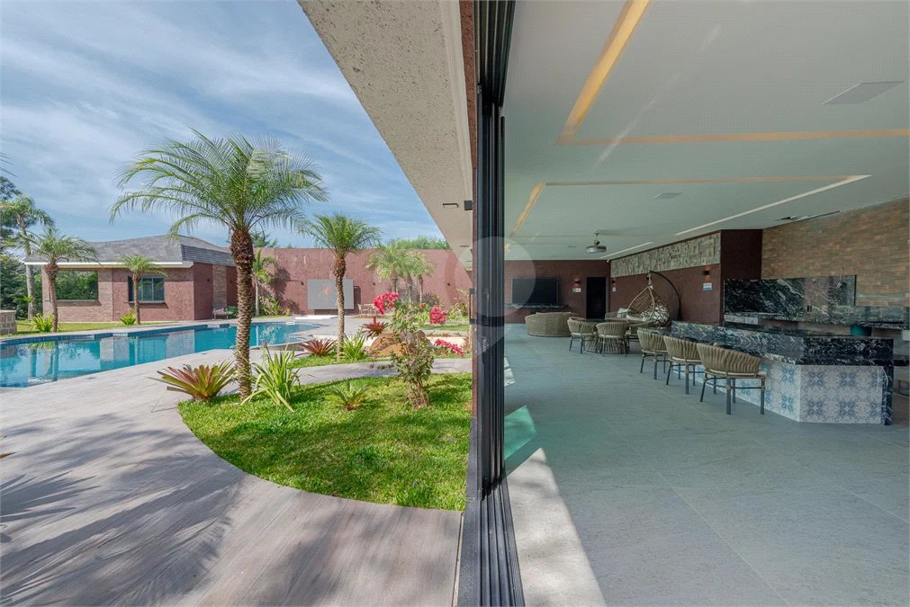 Casa à venda com 4 suítes no condomínio Vale da Santa Fé, Vinhedo - SP