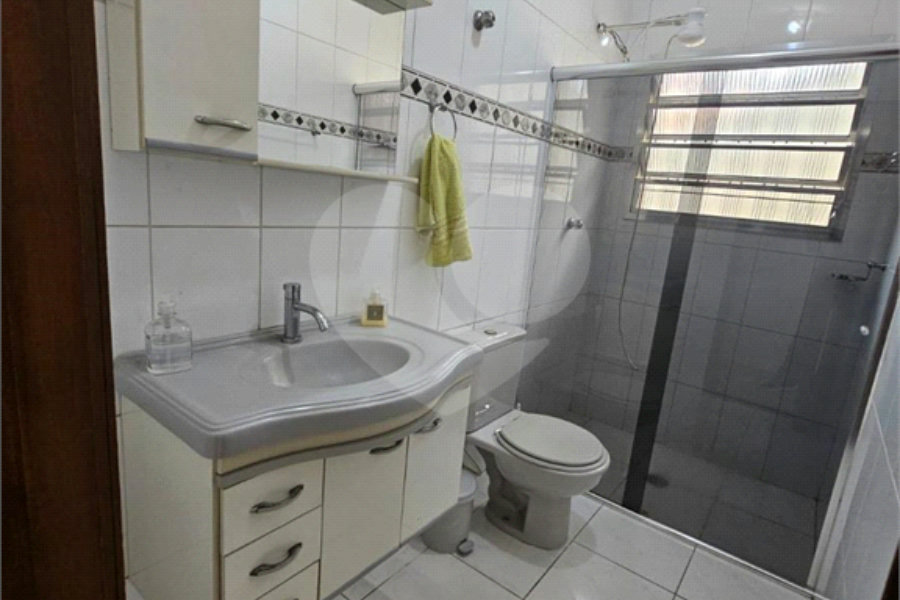 Casa Térrea na Vila Formosa de 233m2 com 3 dorms, 1 suíte, 3 banheiros e 4 vagas. Estuda permuta.