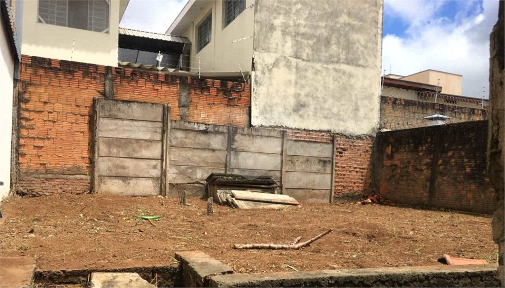 Terreno no Jd. Santa Felícia dispondo de 300m² muito bem localizado
