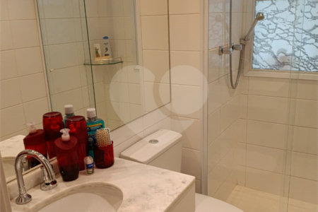 Apartamento na Região da Mooca. Excelente Localização com 3 Dormitórios sendo 1 Suíte e 2 Vagas de Garagem