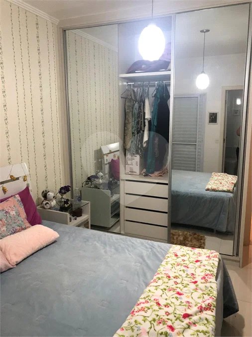 Apartamento em Bragança Paulista com 1 suíte, cozinha americana, varanda, 1 vaga garagem, área lazer com piscina e salão de festas