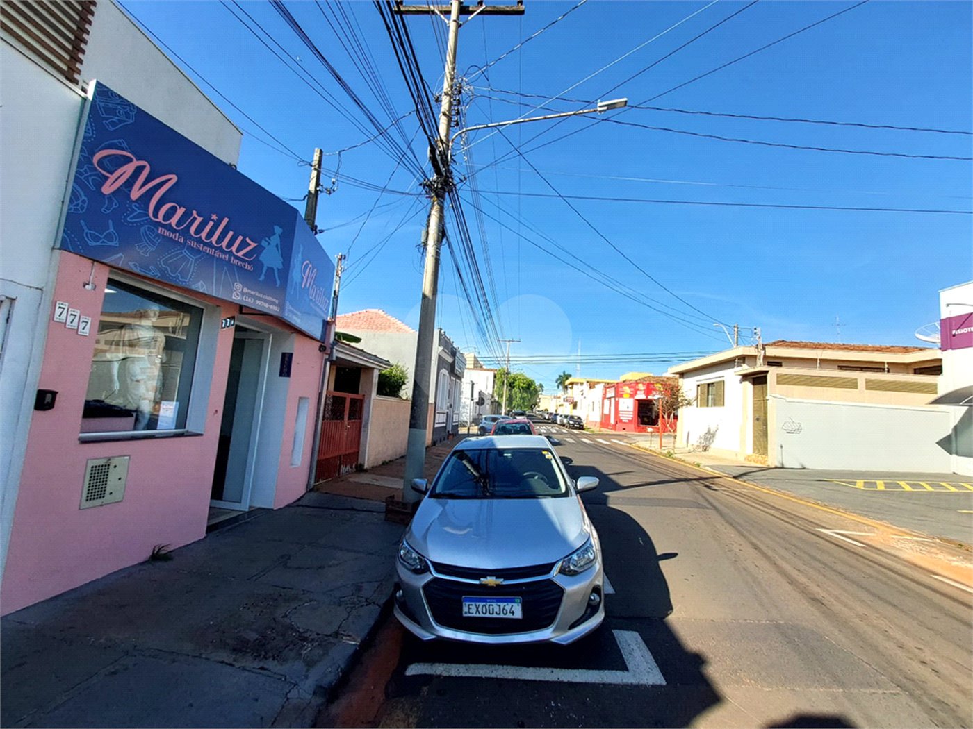 Casa residencial com ponto comercial a venda no Centro