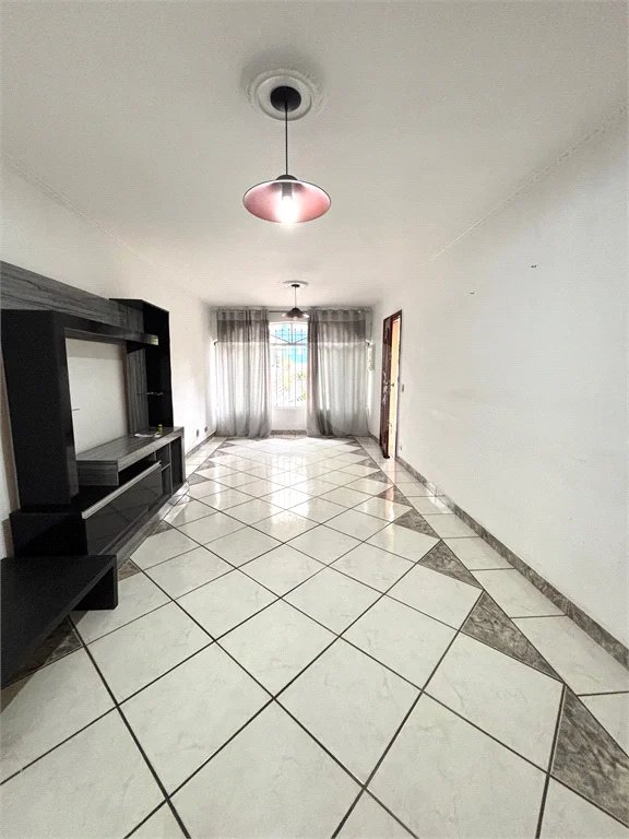 Sobrado com 3 dormitórios,1 suite, Quintal gourmet, 4 vagas à Venda no bairro Parada Inglesa em São Paulo.
