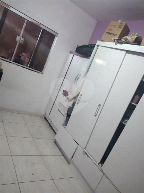 Sobrado 3 quartos e área comercial em baixo.