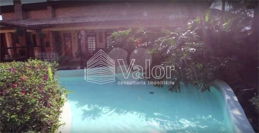 Casa em condomínio fechado