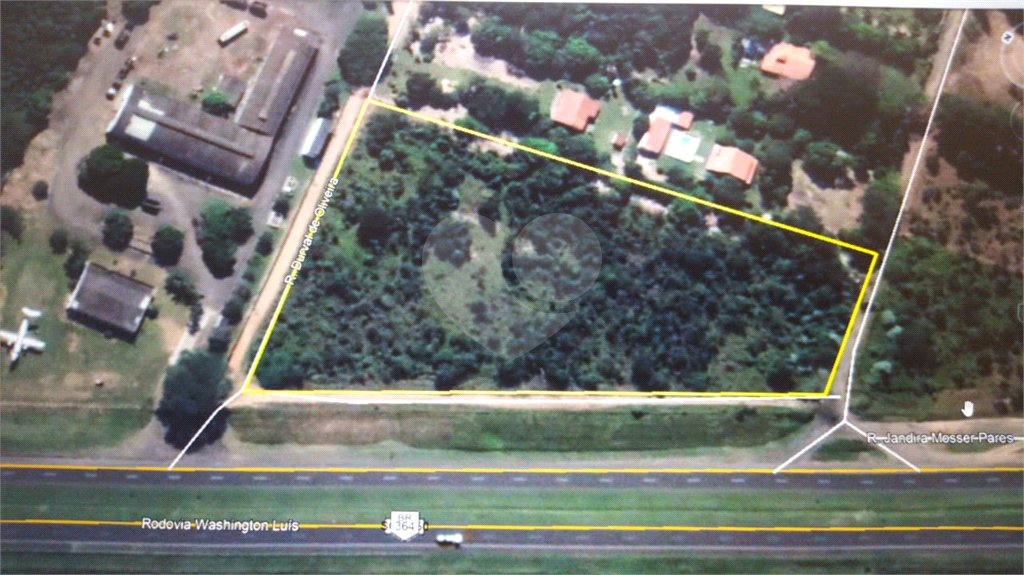 Vende-se área comercial com 220m de frente para a Washington Luiz,