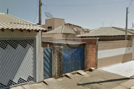 Casa térrea com 2 dormitórios.