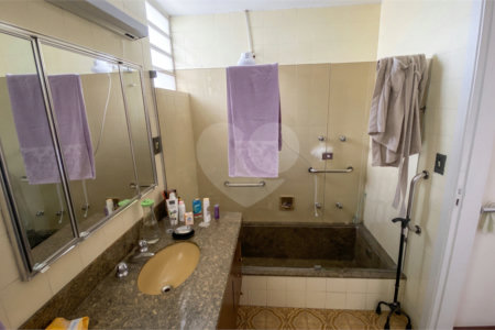 Sobrado à venda com 3 quartos, sendo 1 suíte, em Campo Belo, São Paulo, SP
