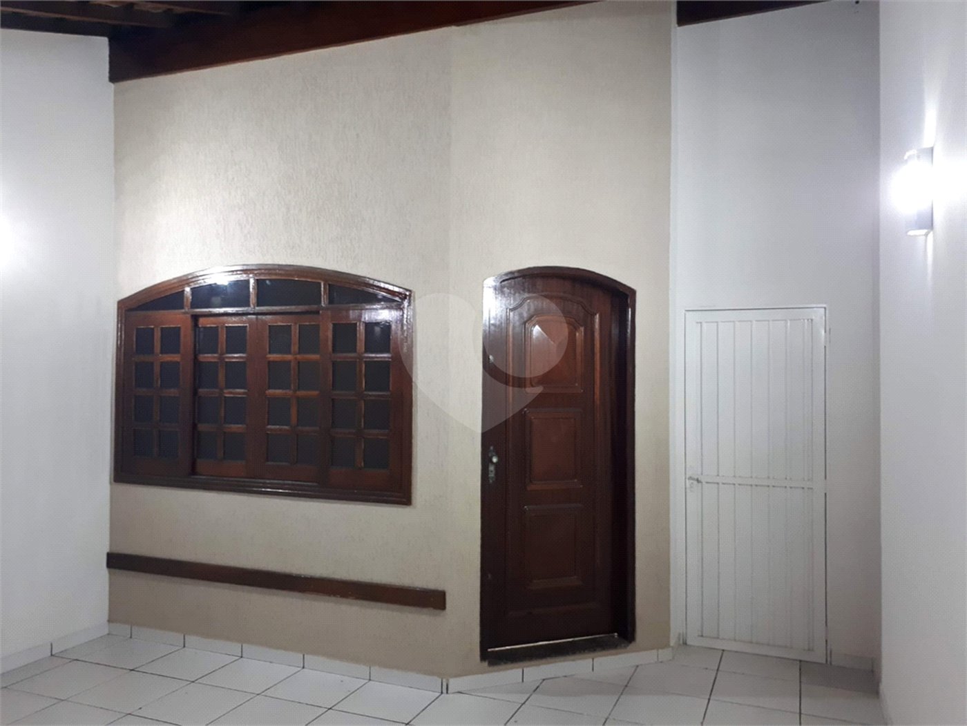 Casa térrea no Jardim Hikari para venda.