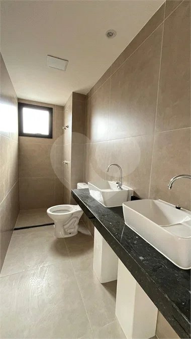 Apartamento à venda com 3 quartos, sendo 3 suítes, no Centro, Poços de Caldas - MG