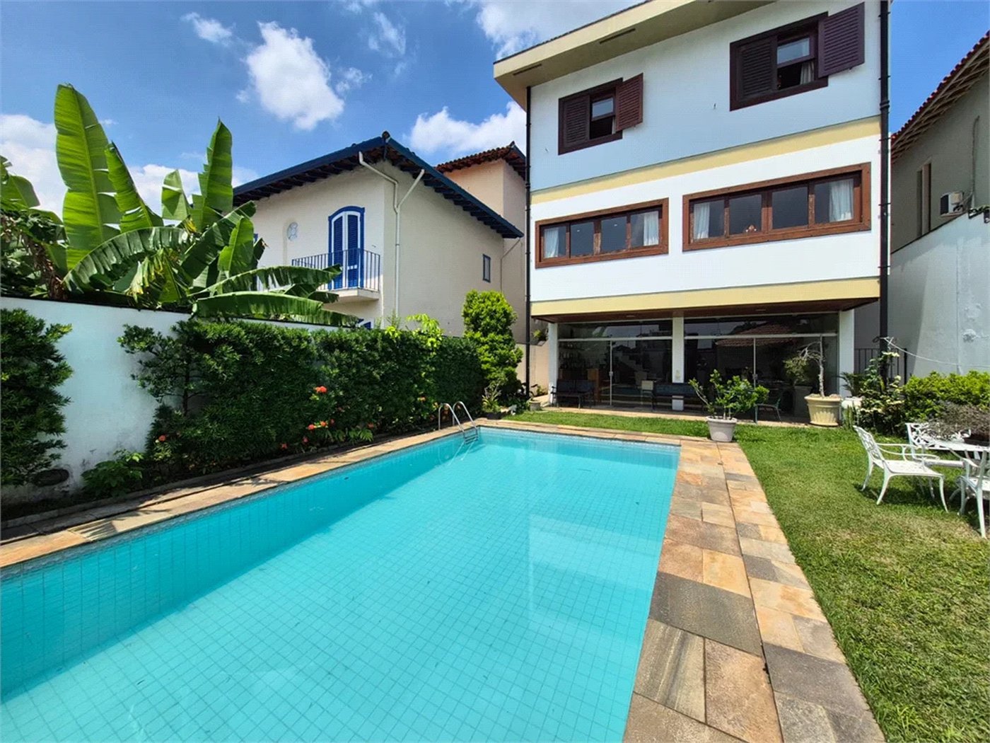 Casa de Vila à venda ou para alugar com 4 quartos, sendo 2 suítes, em Jardim Leonor, São Paulo, SP