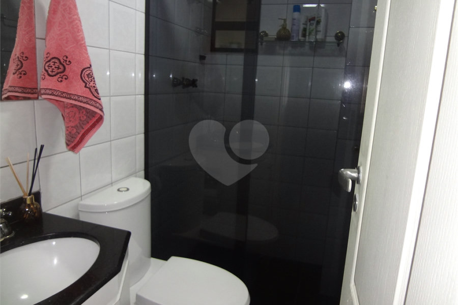 COBERTURA COM PISCINA E CHURRASQUEIRA NA CASA VERDE.