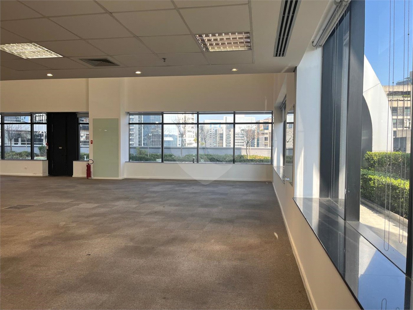 Duplex Comercial Exclusivo na Vila Olímpia – 2.652 m² em Torre Corporativa de Alto Padrão