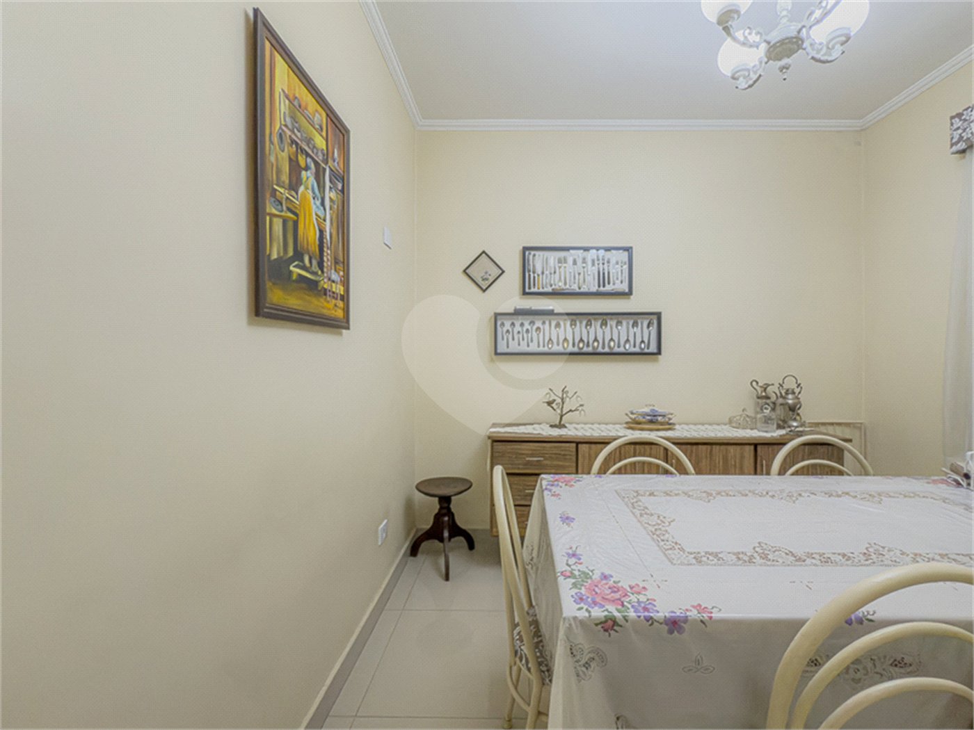 Casa com 3 Dormitórios e 2 suítes à Venda no Bairro da Saúde