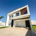 CASA Á VENDA JARDIM RESIDENCIAL DONA MARIA CANDIDA 3 SUÍTES 4 VAGAS DE GARAGEM