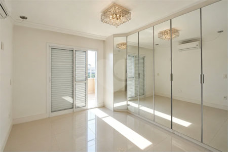 Cobertura de 260 m² em São Bernardo do Campo, com 4 dormitórios, 3 suítes, piscina privativa, espaço gourmet e vista livre. Viva esse privilégio! Agende sua visita e encante-se!