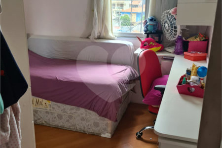 Apartamento com 3 dormitórios, sendo 1 suíte.