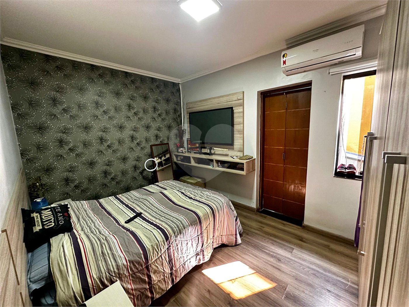 Casa com Piscina e Churrasqueira | 2 Suítes | Edícula | 3 Vagas | 275m²