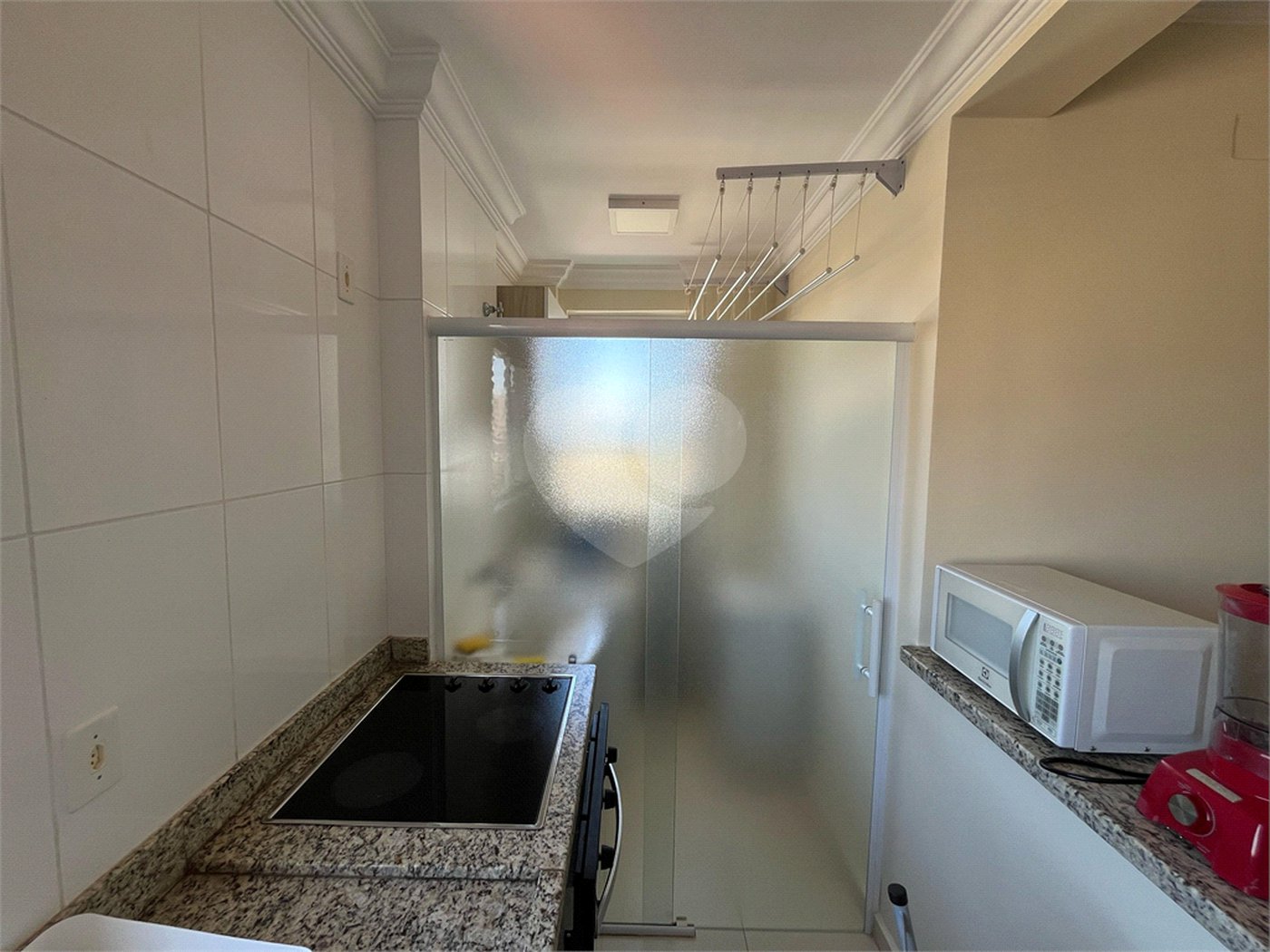 Apartamento mobiliado com 2 dormitórios sendo 1 suíte