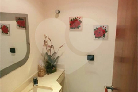 Apartamento à venda no Planalto Paulista de 147m² com 3 suítes e 3 vagas.