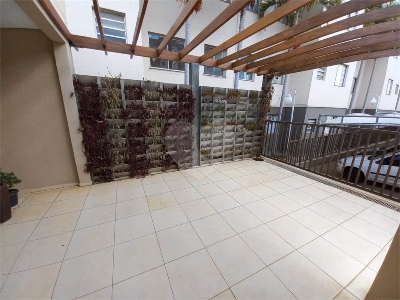 Apartamento no Condomínio Mont Vernon .