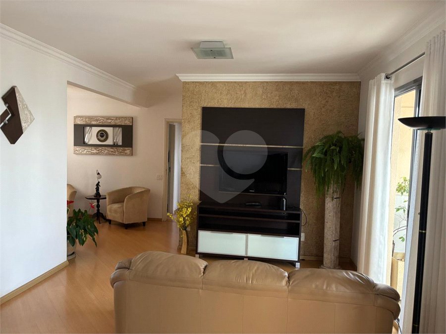 Apartamento de 107m2 no Planalto Paulista com 3 dorms, 1 suíte, 4 banheiros, 2 vagas. Estuda permuta.