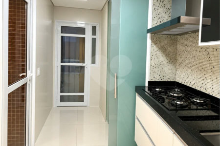 Apartamento à venda no Condomínio Family Garden, Chácara Inglesa, SBC, com 127 m², 3 suítes, varanda gourmet com churrasqueira a carvão, móveis planejados, ar-condicionado, 2 vagas cobertas e lazer completo.