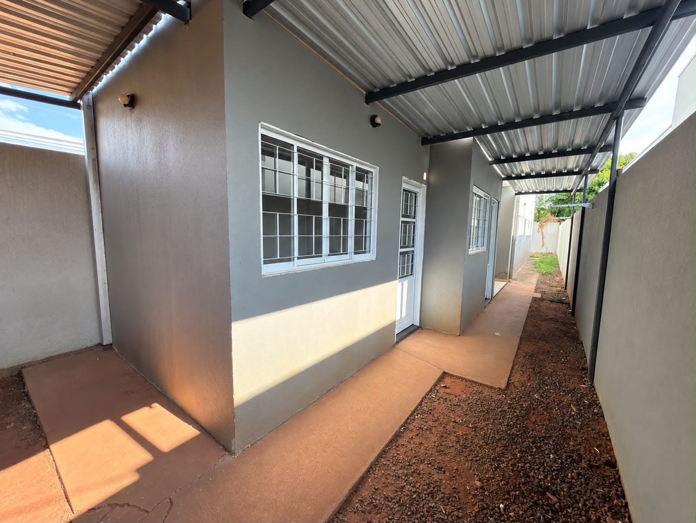 Casa para alugar com 3 quartos, sendo 1 suíte,  em Jardim Paranapunga, Três Lagoas, MS