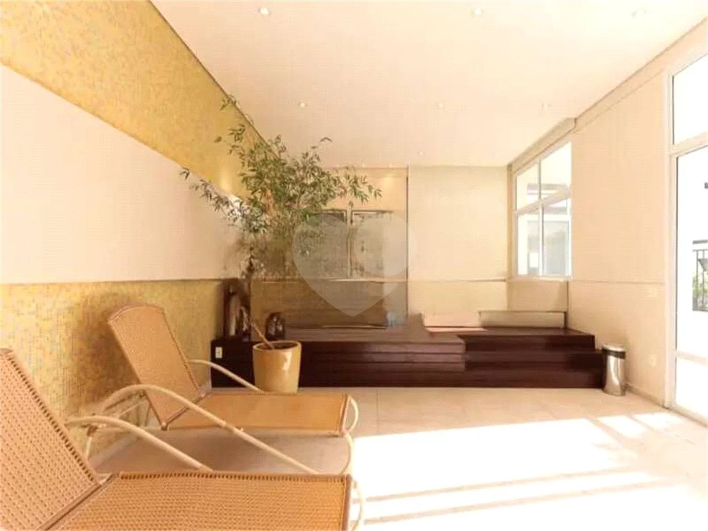 Apartamento de 306m² na melhor região de Moema, 3 suítes, 5 vagas, varanda gourmet, depósito, fora de rota
