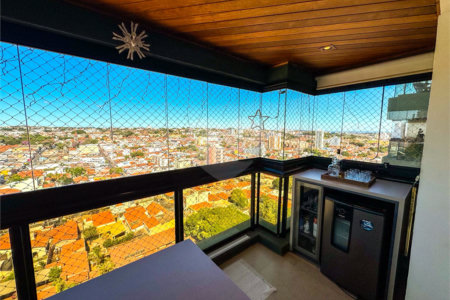 Apartamento à Venda no Centro de São Carlos - com 3 Suítes.