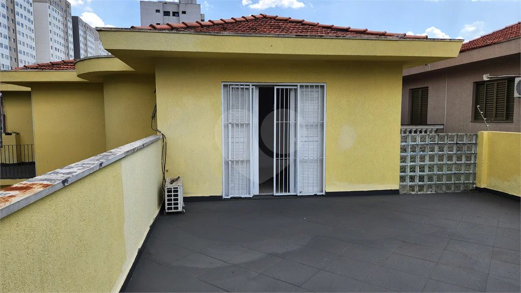 Sobrado em Santo Amaro com 3 dormitórios, uma suíte e 5 vagas