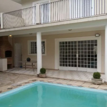 Casa à venda com 4 quartos, sendo 3 suítes, em Jardim Leonor, São Paulo, SP