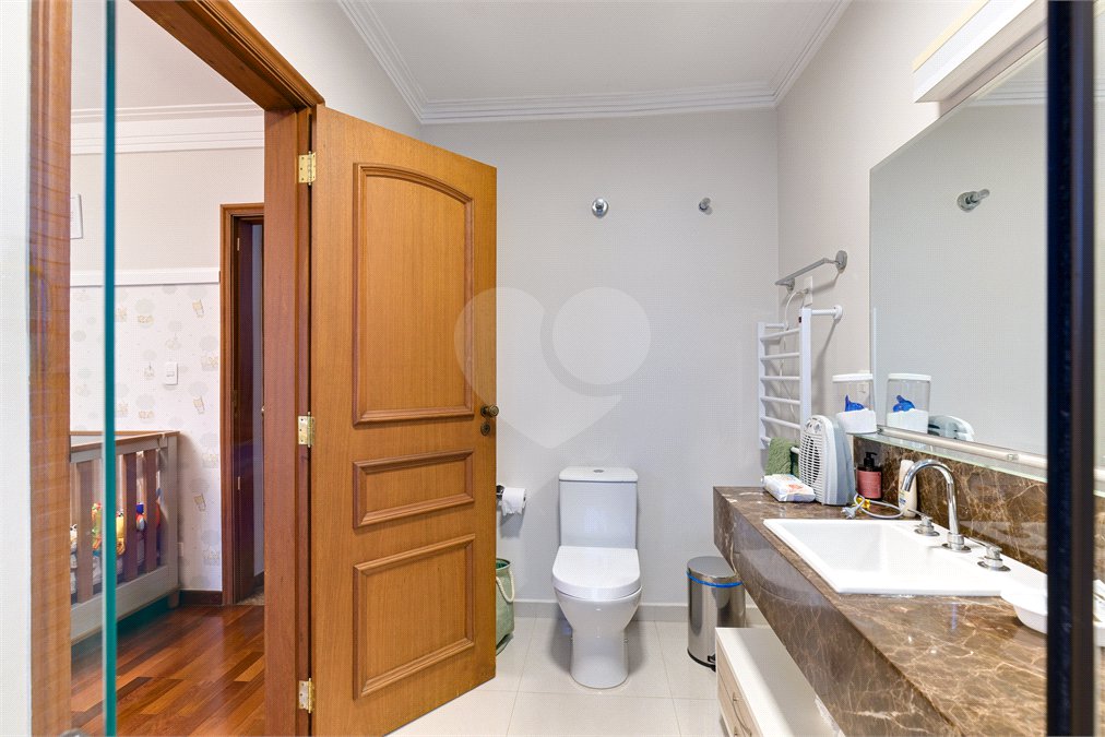 Casa à venda com 4 quartos, sendo 2 suítes,  em Alto da Boa Vista, São Paulo, SP