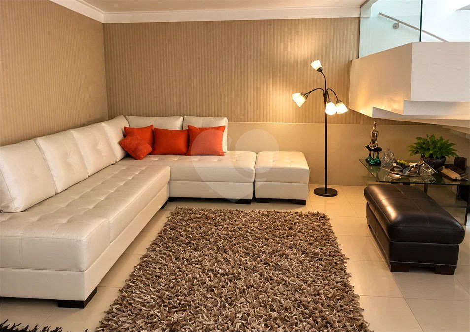 Mansão de 800 m² no Swiss Park, em São Bernardo do Campo, com 4 suítes, piscina, área gourmet, sauna e lazer completo em condomínio de alto padrão.