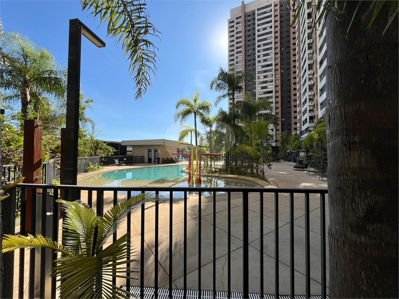 Apartamento no Brás repleto de lazer com 50 m² com 2 dormitórios e 1 vaga, Estuda Permuta