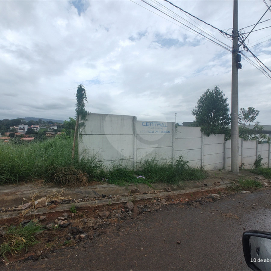 Terreno em Atibaia com 990 metros, pronto para construir, topografia declive, aceita financiamento