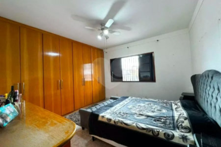 Casa com 124m² , 3 dormitórios , 4 vagas de garagem , à venda , na Vila Sacadura Cabral em Santo André.