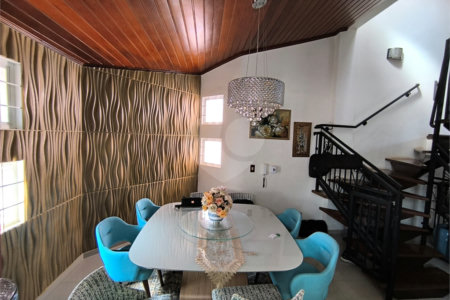 Casa à Venda no Santa Marta com 3 Suítes e Piscina