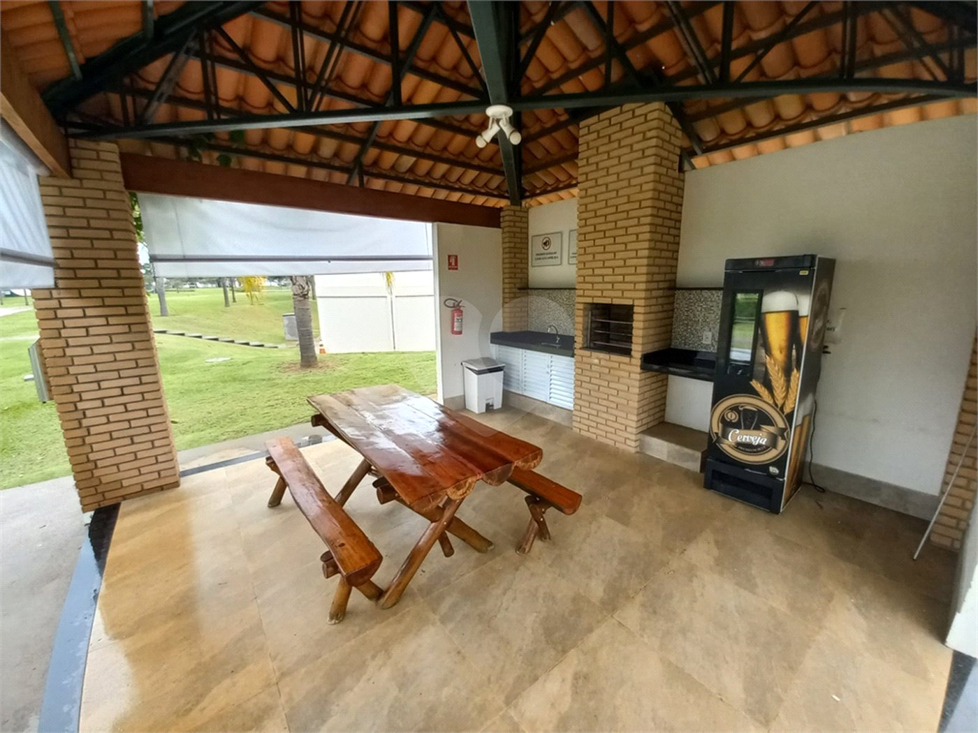 Casa em Construção com Área Gourmet e Piscina no Condomínio Damha II
