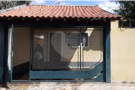 Casa Térrea com 2 dormitórios.