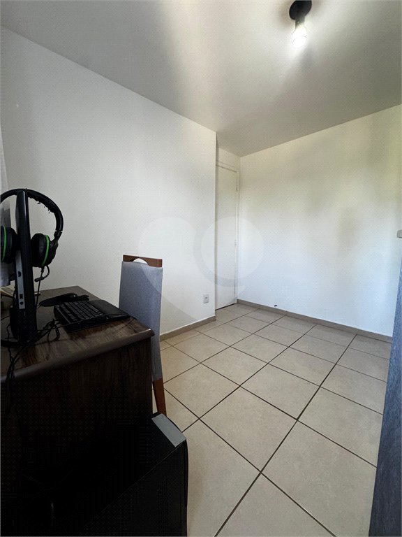 Apartamento á venda, com 02 Dormitórios, em Jardim Ricetti.