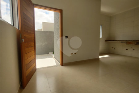 Casa térrea em Atibaia com 3 suítes, sala 2 ambientes, 2 vagas garagem, excelente localização, pronta para morar
