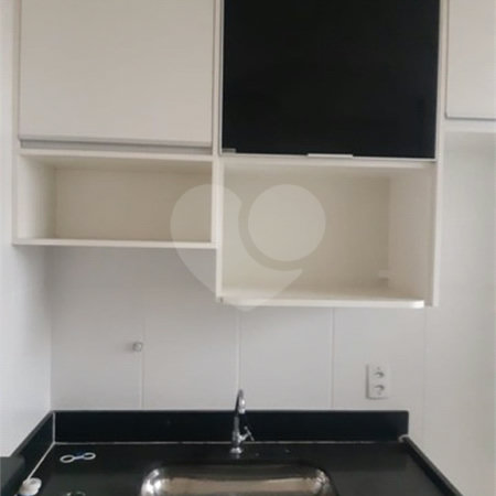 Apartamento no Condomínio Mont Royal .