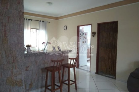 Casa Térrea com 3 dormitórios, sendo 1 suíte.