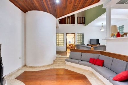 Casa à venda com 3 quartos, sendo 2 suítes,  em Interlagos, São Paulo, SP
