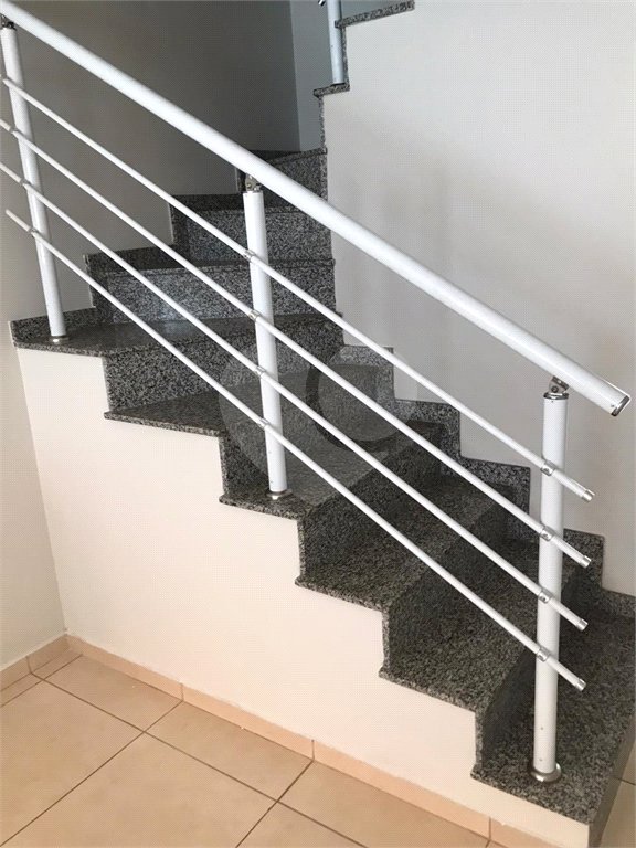 Indaiatuba - Sobrado para venda e Locação - Jardim Nely em Indaiatuba - R$ 425.000,00 - aceita parte em permuta - Bairro tranquilo com fácil acesso a rodovias, Shopping Polo Parque Mall - Assai, Polo shopping - Com duas suítes sendo uma com sacada, , lavabo. área de serviço , 2 vagas, portão ele