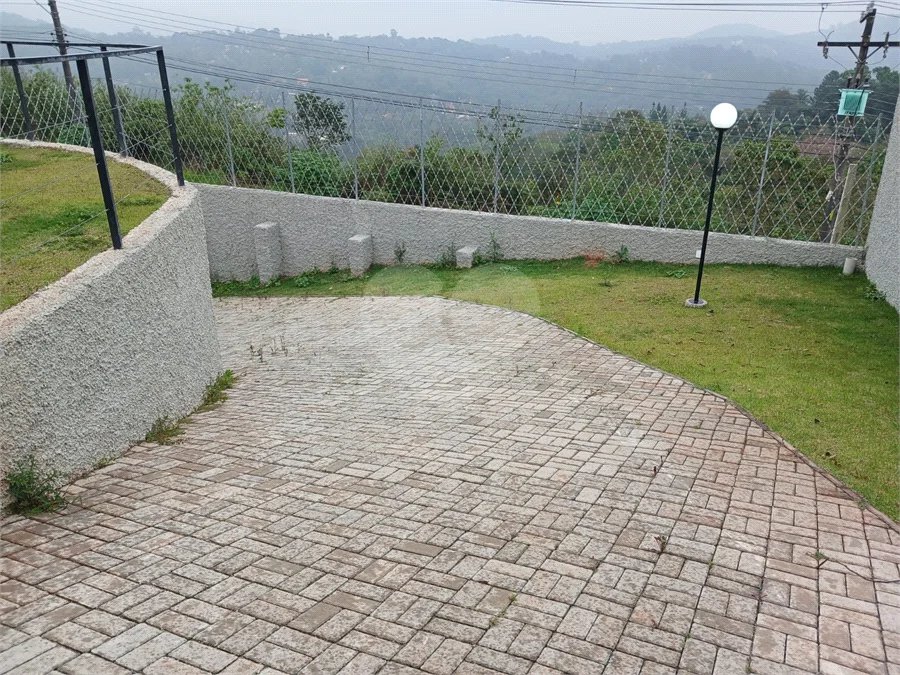 Sobrado à venda com 3 suítes em Roseira, Mairiporã, SP