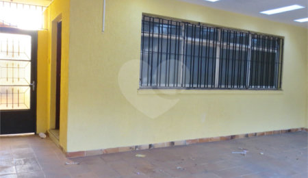 Casa à venda com 4 quartos, sendo 1 suíte,  em Vila Santo Estéfano, São Paulo, SP